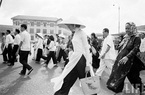 Thế giới lưu giữ ảnh “độc” về phụ nữ Việt với áo dài, nón lá