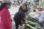 Đà Nẵng: Bán cả trăm ký lá mỗi ngày, người buôn kiếm tiền triệu dịp Tết