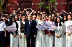 Học sinh nói lời xúc động với Chủ tịch Thừa Thiên-Huế tại buổi chào cờ đầu tuần