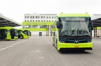 Cận cảnh xe buýt điện VinFast của tỷ phú Phạm Nhật Vượng lăn bánh tại Hà Nội