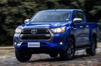 Toyota Hilux 2022 nâng cấp về trang bị, giá bán tăng nhẹ