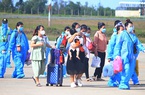 TT-Huế: Đón 231 công dân gồm phụ nữ mang thai và người thân đi kèm về từ TP.HCM bằng máy bay