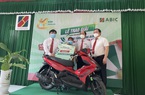 Bảo hiểm Agribank trao giải cho khách hàng trúng thưởng Chương trình “Quà tặng tưng bừng – Đón mừng sinh nhật”