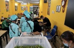 Hà Nội: Shipper hoạt động nhộn nhịp tại các cơ sở ăn uống sau công điện khẩn