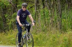 Ảnh thế giới 7 ngày qua: Tổng thống Joe Biden đạp xe, ông Putin nói có động cơ chính trị khi cấm vaccine Sputnik V