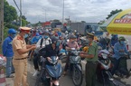 Dòng người đông nghịt từ Đà Nẵng trở về Quảng Nam