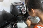 Nuôi con thời đại dịch: Phụ huynh bị quá tải, nổi cáu vì "trăm thứ đổ đầu"