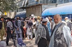 Tình hình Afghanistan: Ngân hàng mở cửa trở lại, người dân chờ nhiều tiếng đồng hồ vẫn không thể rút tiền