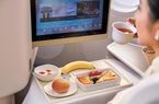 Khách đi máy bay Vietnam Airlines sẽ được phục vụ ăn uống trở lại
