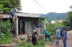 Khánh Hòa: Bộ đội Vùng 4 Hải quân sửa chữa nhà, quét dọn làm sạch vệ sinh môi trường