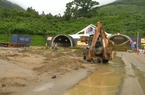 Video: Hàng chục nghìn m3 đất đá lấp hầm Hải Vân sau mưa lũ lịch sử