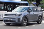 Lộ ảnh Hyundai Santa Fe 2023 trần trụi, thiết kế như Range Rover