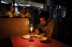 80% Bangladesh mất điện, 130 triệu người bị ảnh hưởng