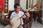 Con trai nghệ nhân ở làng nghề Đào Xá trăn trở việc gìn giữ nghề làm nhạc cụ dân tộc truyền thống