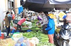 Mất việc, giảm giờ làm: Công nhân làm đủ nghề, vật lộn trong khủng hoảng