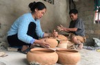 Làng nghề nồi đất cổ ở xứ Nghệ có cách quảng bá siêu độc, lạ, khiến mạng xã hội "dậy sóng"