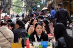 Thưởng thức món ngon trên phố đi bộ ẩm thực mới ở Hà Nội
