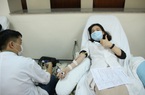 Thiếu hụt nguồn máu sau Tết, hàng trăm y, bác sĩ ở Huế hiến máu cứu người 