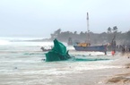 Lồng bè, tàu thuyền tan tác trong mưa lốc dị thường chưa từng có, nhiều ngư dân Phú Yên trắng tay