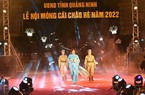 Nữ chiến sỹ lực lượng gìn giữ hòa bình tham gia buổi trình diễn áo dài trên cầu Ka Long