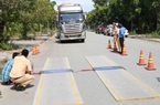 Tung chiêu né trạm cân, tài xế xe tải nhận “trái đắng”