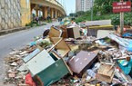 Yên Nghĩa - Hà Đông (Hà Nội): Rác và chất thải xây dựng bao vây chung cư, tràn xuống lòng đường