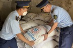 Thu giữ 2 tấn đường nhập lậu tại thị trường Nghệ An