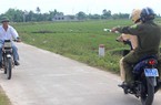Trên đường làng, cảnh sát giao thông có được dừng xe xử lý vi phạm?
