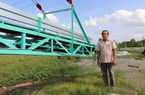 Sáng chế băng tải vận chuyển lúa vượt cả sông, ông nông dân Tây Ninh khiến cả làng ai cũng khen
