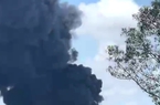 TP.HCM: Cháy lớn ở xưởng lốp xe hơn 1.000 m2, người dân hoảng hốt, tháo chạy