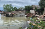 Sạt lở nghiêm trọng: Hàng nghìn m2 đất, nhiều ngôi nhà bị dòng nước "nuốt chửng"