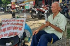 Người thương binh già hát rong trên vỉa hè thành Vinh