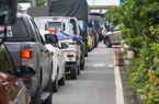 TP.HCM: Tài xế “né” thu phí không dừng trên cao tốc, ô tô xếp hàng dài chờ qua phà Cát Lái