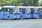 Xe buýt ở TP.HCM phơi nắng nhiều hơn hoạt động, vì sao?