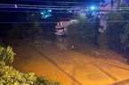 Lạng Sơn: Cận cảnh hai ngôi nhà bị sạt lở xuống sông trong đêm