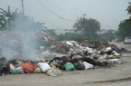 Hàng tấn rác thải bị đổ trộm, bốc mùi, cháy âm ỉ suốt ngày đêm, hàng trăm hộ dân bị ảnh hưởng