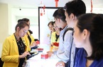 Đồng bạc xanh bị  “bán tháo”, giá vàng thế giới bật tăng nhưng trong nước lại ổn định