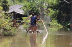 Sơn La: Ngập úng nặng ở bản Giáng, dân di chuyển bằng bè tre, qua một đêm nước dâng thêm vài cm
