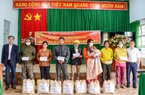 Hơn 160 phần quà trị giá trên 80 triệu đồng đến tay người nghèo dịp Tết Quý Mão 2023