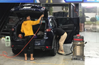 Người dùng tấp nập đưa ô tô đi bảo dưỡng dịp cận Tết