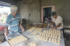 28 Tết rồi mà cả làng ở Quảng Nam vẫn thay nhau gõ lốc cốc, làm ra thứ bánh đặc sản