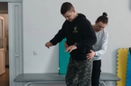 Bên trong trung tâm phục hồi cột sống dành cho các cựu binh Ukraine