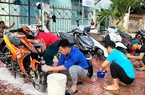 Rửa xe gây quỹ tặng quà Tết bệnh nhân, gia đình chính sách, học sinh nghèo