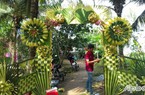 Cổng cưới lá dừa ở Tiền Giang đẹp như phim cổ tích đang gây sốt mạng xã hội từ Nam ra Bắc
