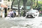 Video Quảng Ngãi mưa “trắng” trời nhấn hàng loạt tuyến đường nội thành chìm trong nước
