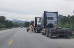 Hà Tĩnh: Công an xử lý 50 xe đầu kéo container đi đón dâu bấm còi inh ỏi