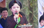 Quan họ "măng non" biểu diễn hút khách trong ngày khai hội Lim ở Bắc Ninh