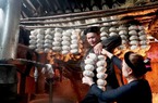 Người Tày Bắc Kạn làm men lá như thế nào mà tạo nên thứ rượu men lá Bằng Phúc nức tiếng?