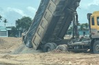 "Bất thường nguồn đất san lấp dự án nhà nước hơn 14 tỷ đồng": Đình chỉ thi công, "bốc" bỏ đất kém chất lượng