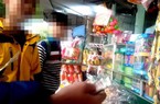 Học sinh nghi bị ngộ độc do ngậm, thổi đồ chơi không rõ nguồn gốc